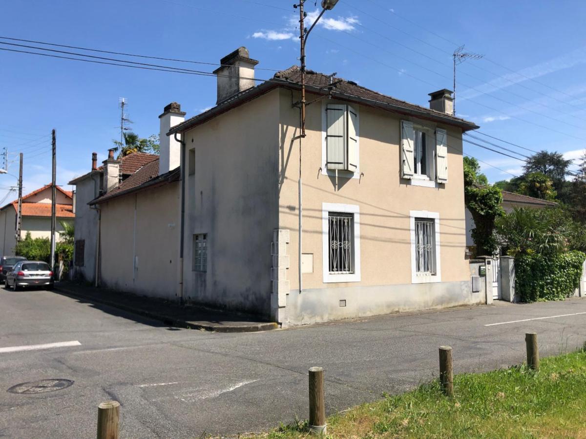 Petite maison avec terrasse Jurançon Extérieur photo