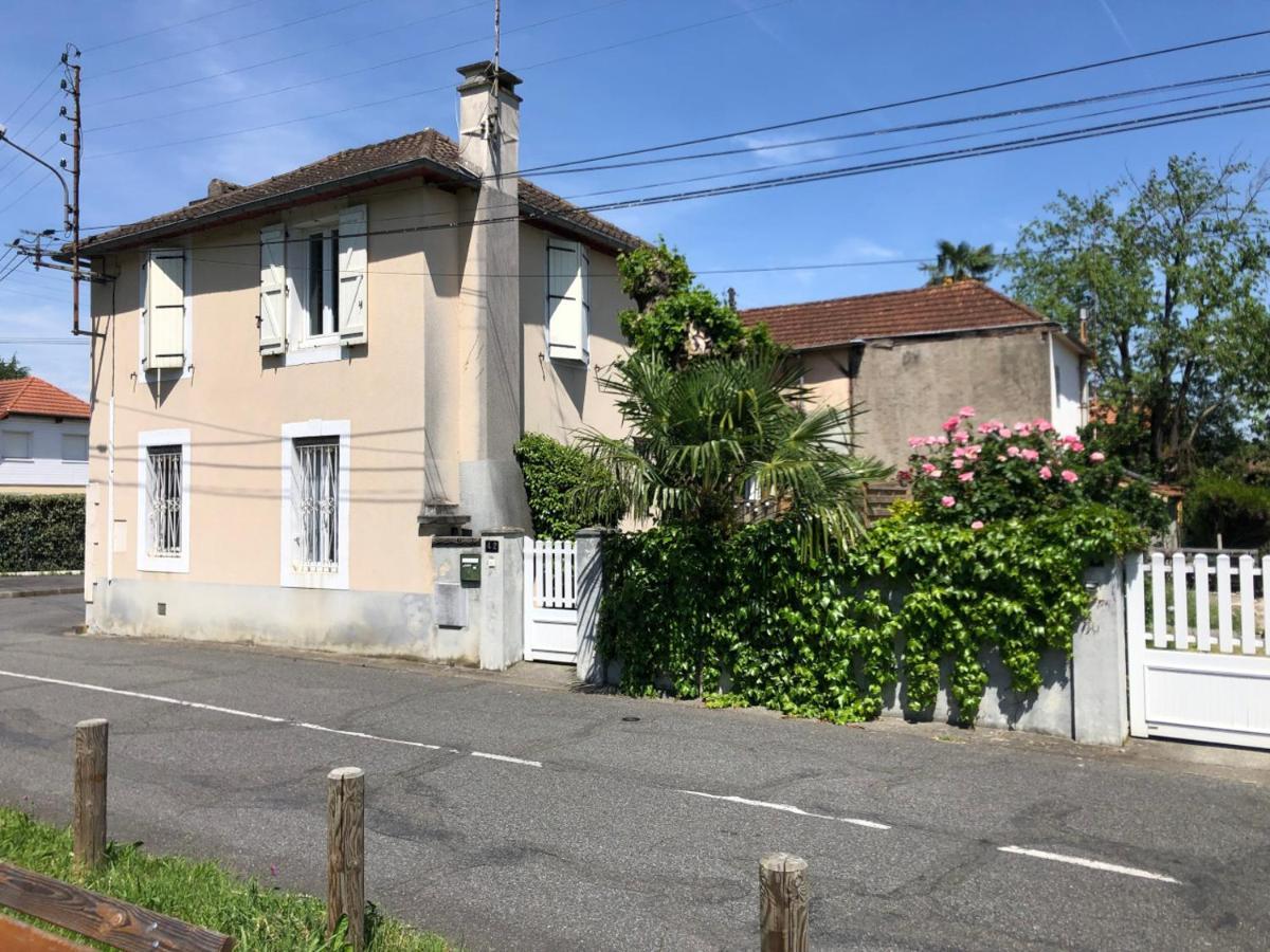 Petite maison avec terrasse Jurançon Extérieur photo
