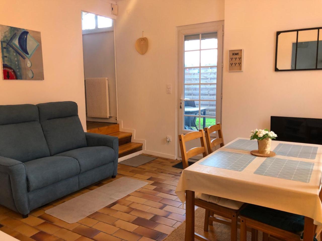 Petite maison avec terrasse Jurançon Extérieur photo